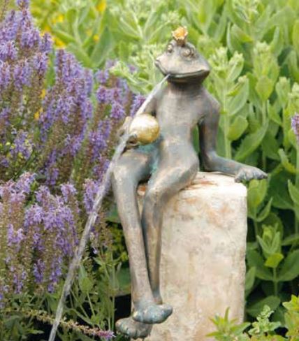 Bronzefigur Wasserspeiend Froschkönig Gunter